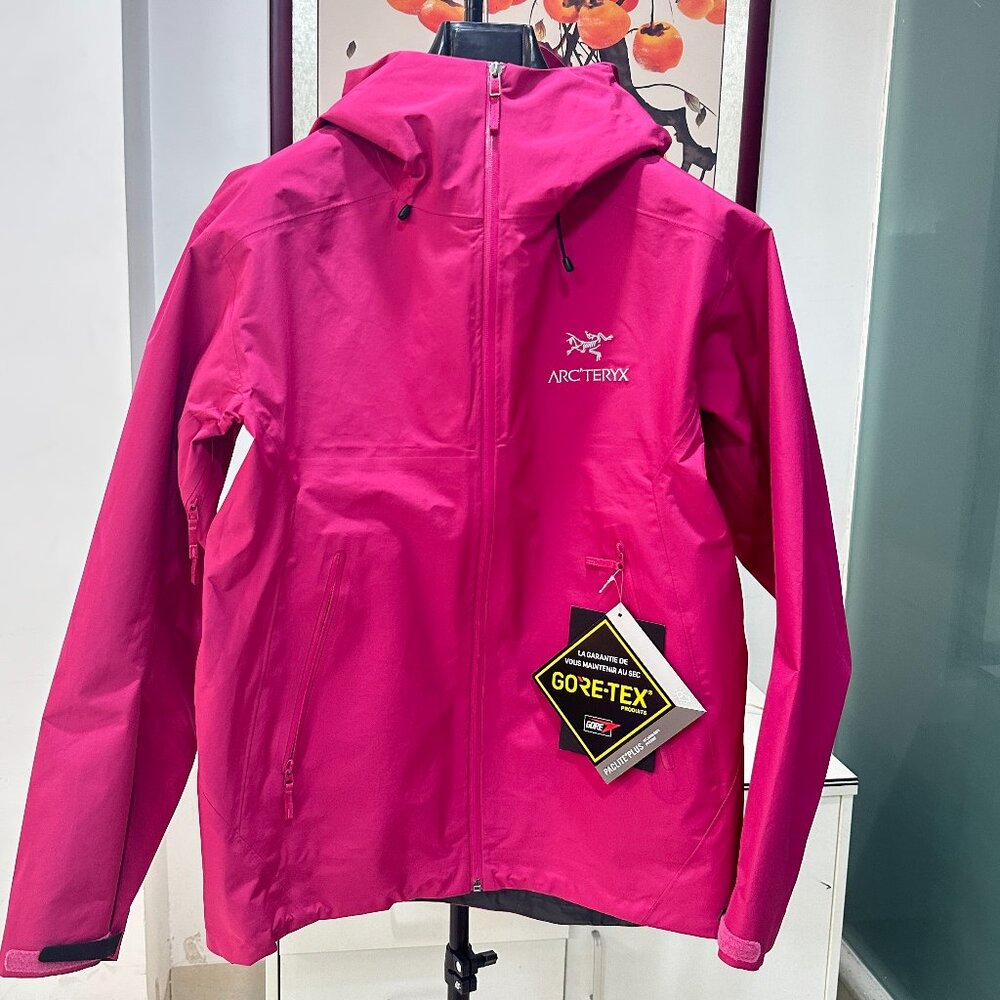 Arc'teryx Beta LT Hooded Hardshell Jacket, Size L